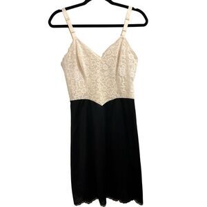 1970's Vintage Vanity Fair Lace Black & White Slip Lingerie dress size 32 / Smal